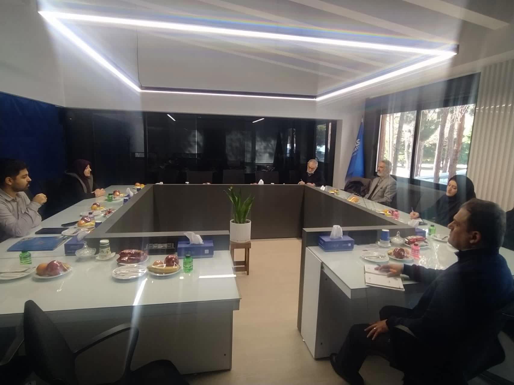 عقد تفاهم نامه دانشگاه شهید اشرفی اصفهانی با اسنواتک