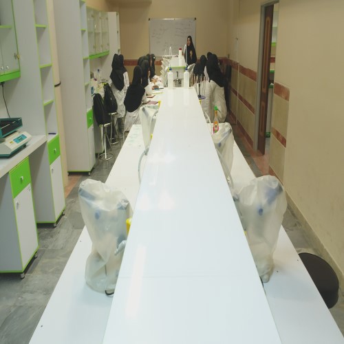 ازمایشگاهها و کارگاهها4